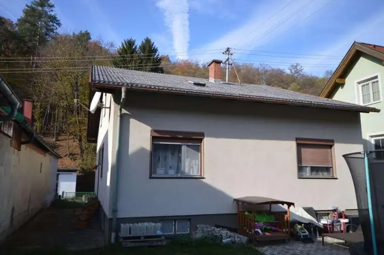 Modernisiertes Einfamilienhaus mit Garten und Garage in Rattersdorf