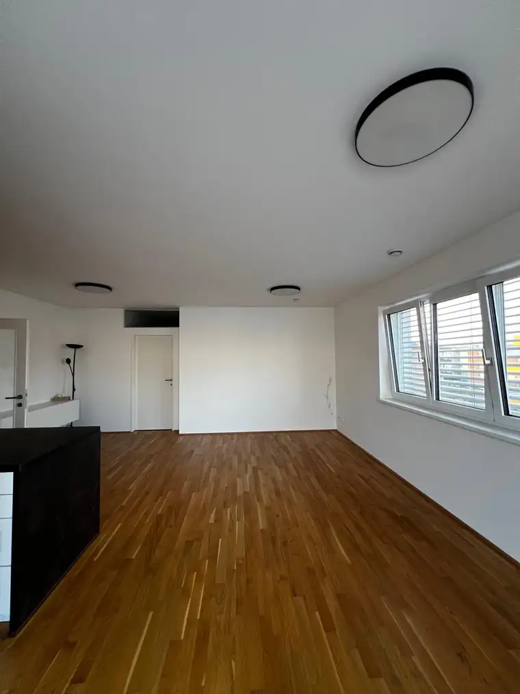 Moderne 3-Zimmer-Eigentumswohnung mit großem Balkon, Tiefgarage &amp; Hobbyraum in Wels
