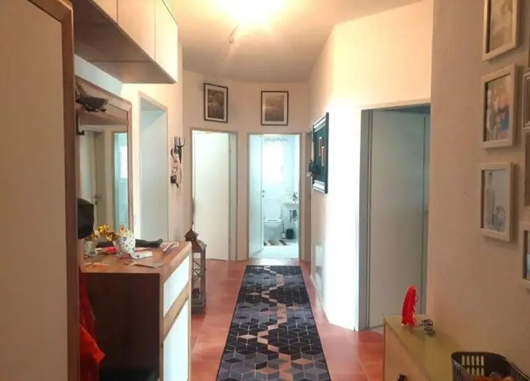 Neustift im Stubaital:Gepflegte Dachgeschosswohnung mit drei Zimmern in Neustift im Stubaital