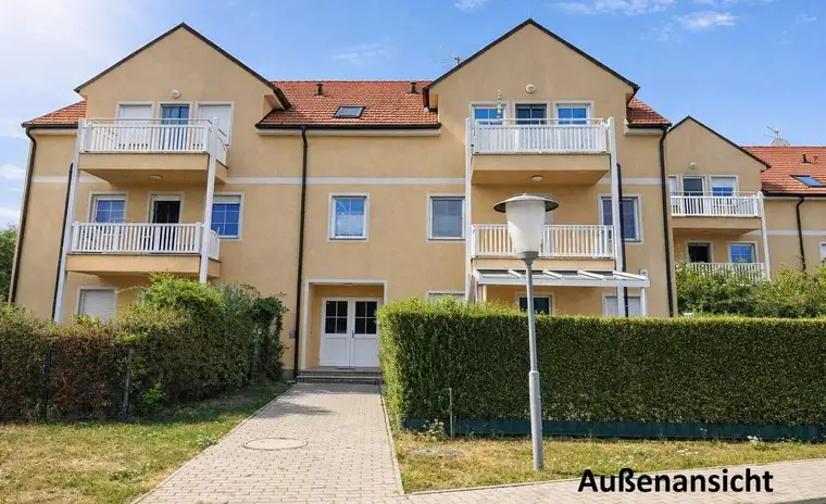 Helle und gepflegte 4-Zimmer-Wohnung mit Balkon und Parkplatz zu vermieten