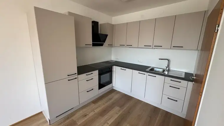 Generalsanierte 4 Zimmerwohnung - perfekt für kleine Familien - Küche, Bad, WC und alle Böden neu