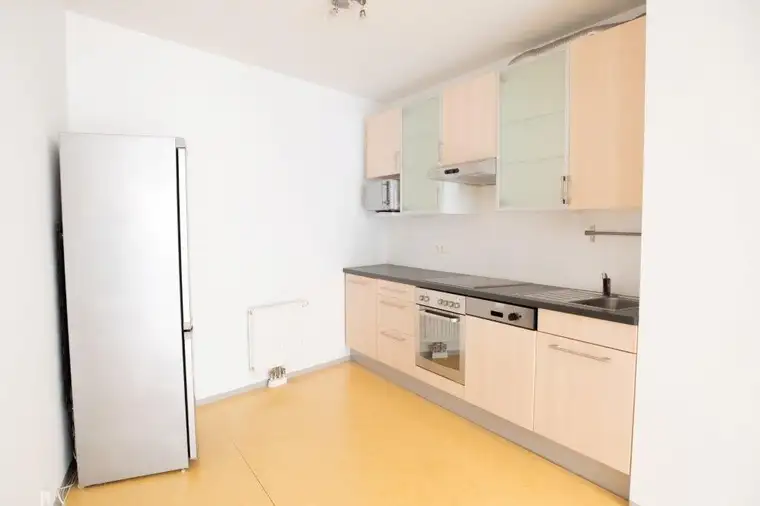 *Ohne Makler* Schöne, moderne 2 Zimmer-Wohnung direkt bei U6 inkl.Pool, Sauna &amp; Fitnessraum