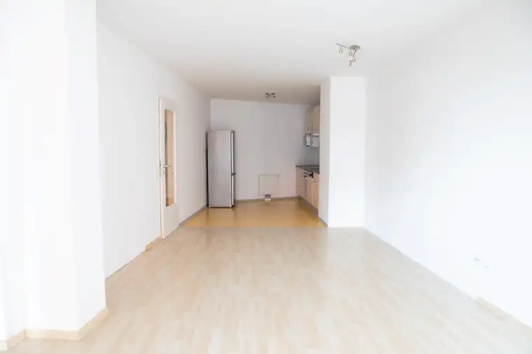 *Ohne Makler* Schöne, moderne 2 Zimmer-Wohnung direkt bei U6 inkl.Pool, Sauna &amp; Fitnessraum