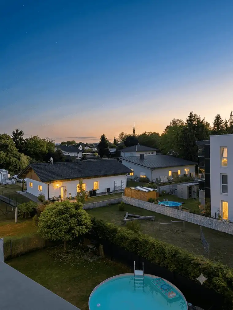 Penthouse-Maisonette mit 27 m² Süd-Dachterrasse, Bergblick, EWE/Miele-Küche &amp; PV-Speicher, Provisionsfrei