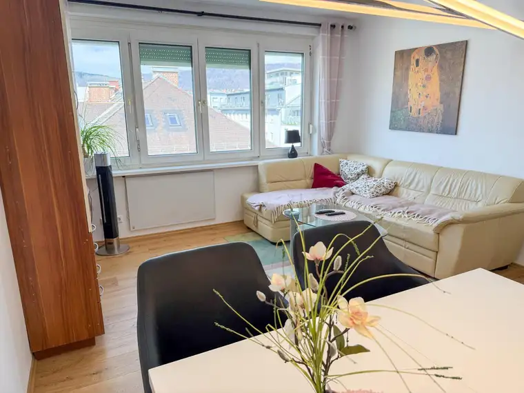 Sanierte Wohnung zum sofortigen Bezug im 6. Stock und zentraler Lage!