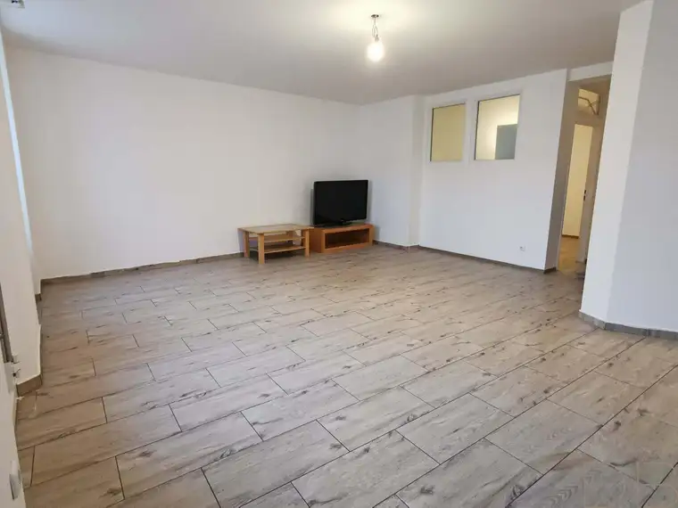 DB IMMOBILIEN | Barrierefreies 2 Zimmer Geschäftslokal / Büro in ruhiger Seitengasse der Brucker Fußgänger Zone zu mieten!