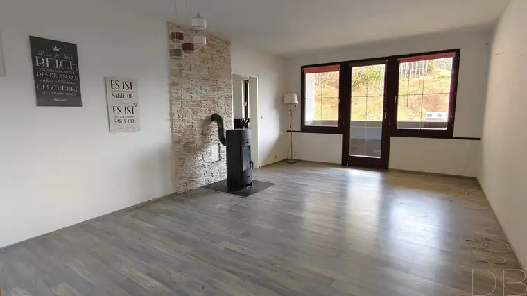 Großzügige 3,5 Zimmer Wohnung mit Süd-Loggia, 2 Eingängen, 2 Bädern &amp; 2 Carportplätzen – auch teilbar!