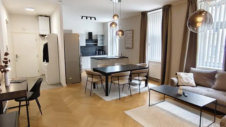 DB IMMOBILIEN | Charmante Altbauwohnung nahe Belvedere &amp; Botanischen Garten – teilsaniert &amp; sofort bezugsbereit!