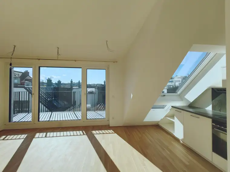 Traum Zweizimmer Dachgeschoß-Wohnung mit Boden-Heizung und Kühlung, an U-Bahn U6 und Straßenbahn 42