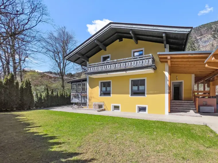 FAMILIENIDYLLE MIT CHARME – MODERNISIERTES EINFAMILIENHAUS MIT GROSSEM GARTEN IN UNKEN