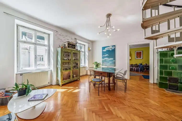 RENOVIERUNGSBEDÜRFTIGE ALTSTADT-MAISONETTE-WOHNUNG IN SCHALLMOOS