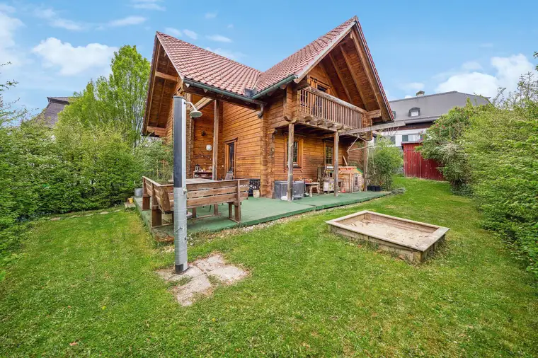 FAMILIENFREUNDLICHES EINFAMILIENHAUS MIT VIEL PLATZ UND SONNENGARTEN IN NUSSDORF AM HAUNSBERG