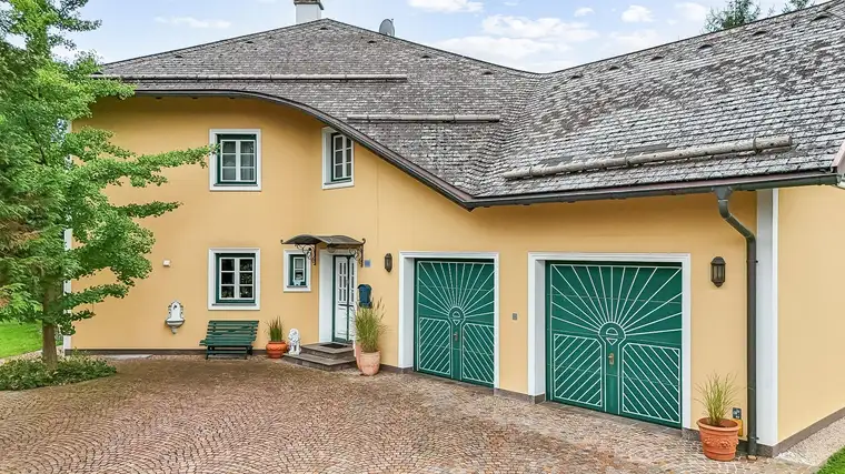 TRAUMHAFTES EINFAMILIENHAUS MIT GROSSZÜGIGEM GRUNDSTÜCK IN RUHIGER LAGE