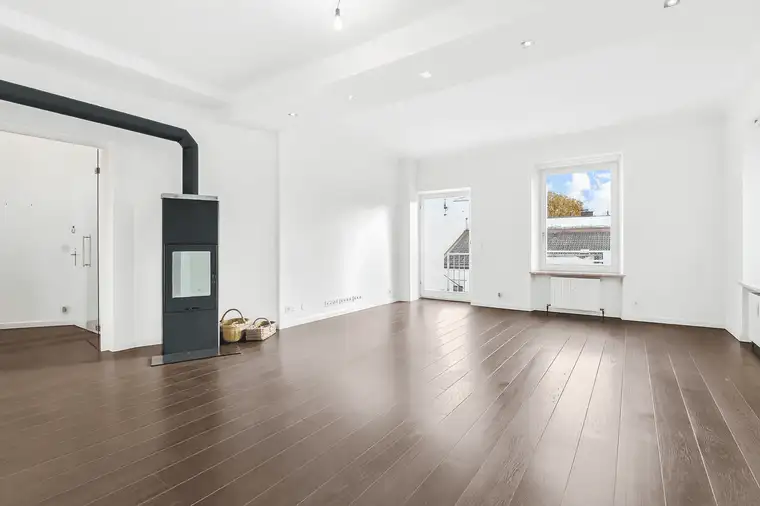 ALTBAUJUWEL: 4-ZIMMER-WOHNUNG MIT BALKON IN SALZBURG-ANDRÄVIERTEL