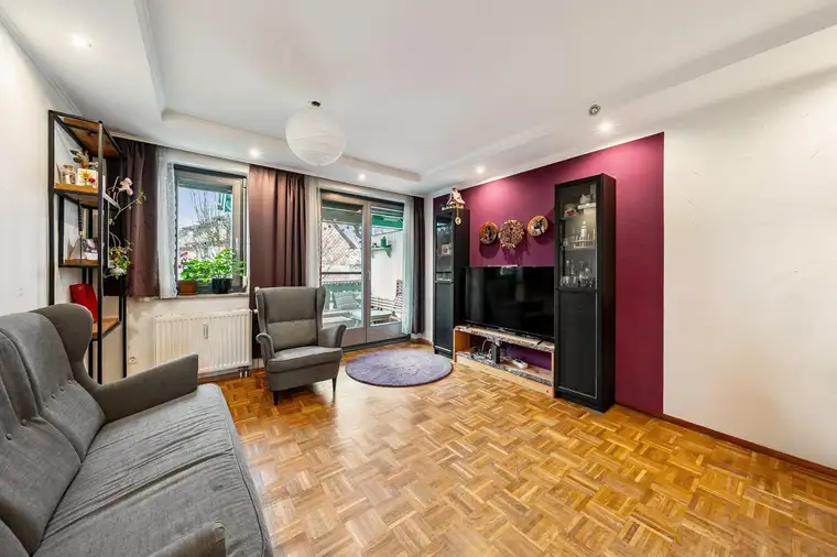 TOP GEPFLEGTE 4-ZIMMER-WOHNUNG MIT BALKON UND CARPORT IN VOLLERN BEI OBERNDORF