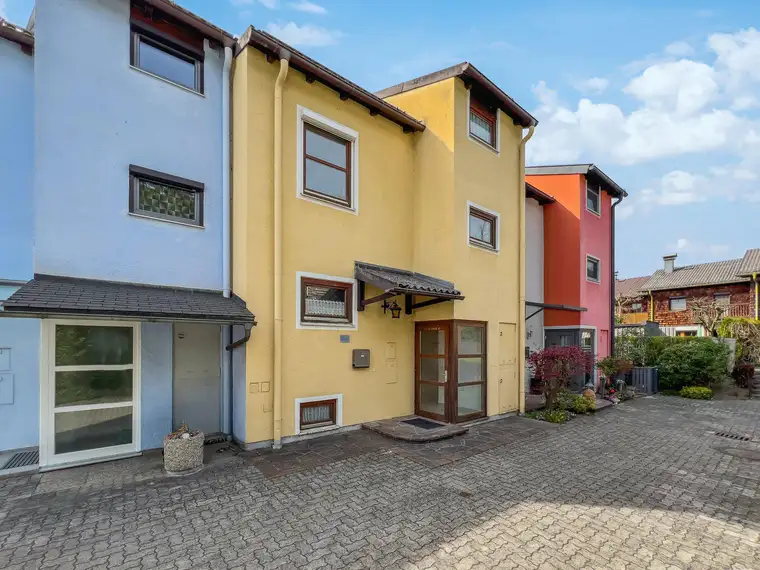 RUHIG GELEGENES REIHENHAUS MIT MODERNISIERUNGSPOTENTIAL IN OBERNDORF BEI SALZBURG