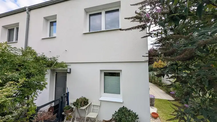 Reihenhaus mit Garten, Terrasse und 2 Stellplätzen