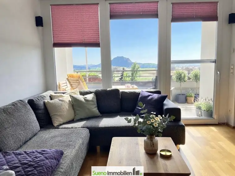 Neuwertige Wohnung mit traumhaftem Panoramablick, Tiefgaragenstellplatz und Loggia/Balkon