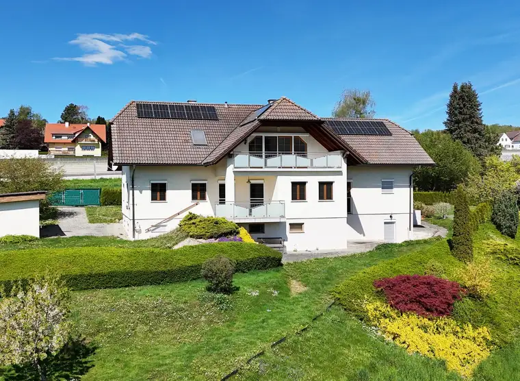 Weitblick &amp; Wohnkomfort - großzügiges Eigenheim mit PV-Anlage und Loggia