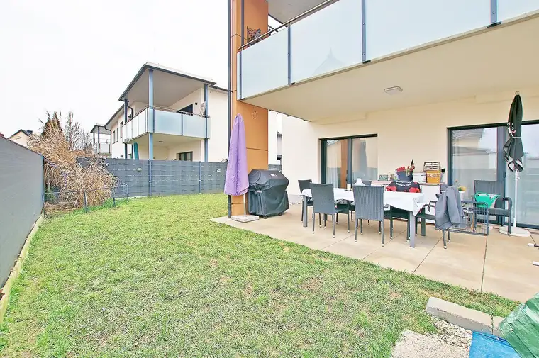 Moderne und ruhige Gartenwohnung inkl. 2 Carportplätze