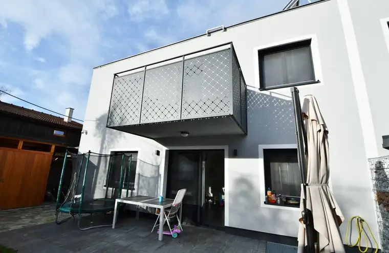 Charmante Doppelhaushälfte mit Garten und Terrassen in Traumlage