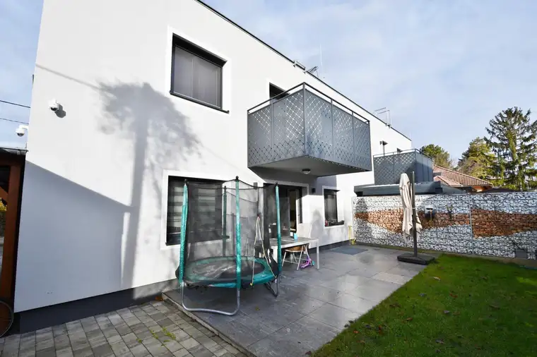 Charmante Doppelhaushälfte mit Garten und Terrassen in Traumlage