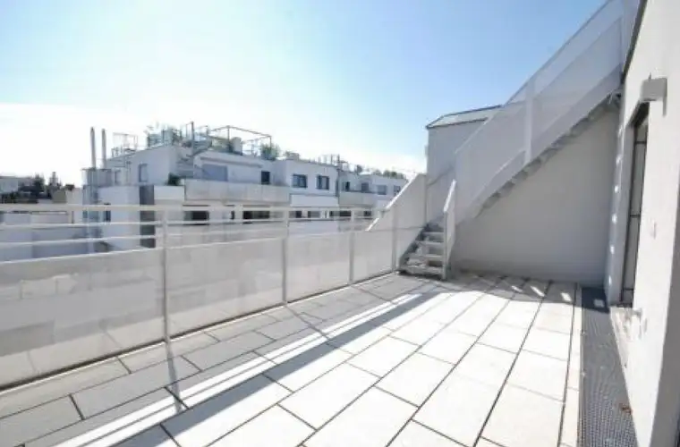 Charmante Dachgeschoss-Wohnung mit großzügigen Terrassen