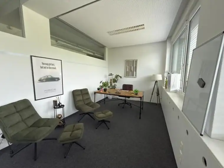 Räumlilchkeiten für Büro