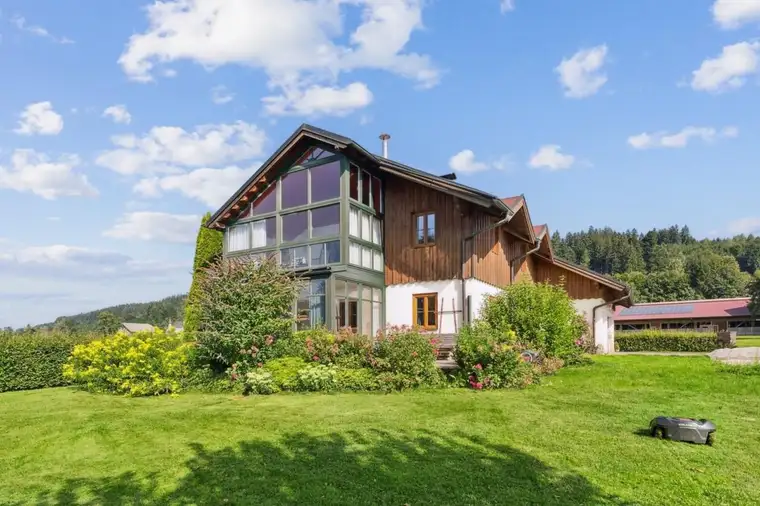 Charmantes Zweifamilienhaus in Thalgau-Vetterbach mit zwei Wintergärten