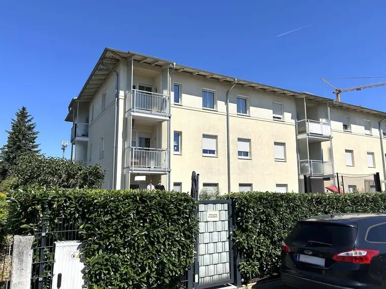 Sehr schöne Eigentumswohnung mit Loggia und Tiefgarage in Traun