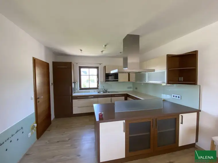 Neuwertiges Traumhaus in Leopoldsdorf: Komfort, Kamin und Pool zum Top-Preis!