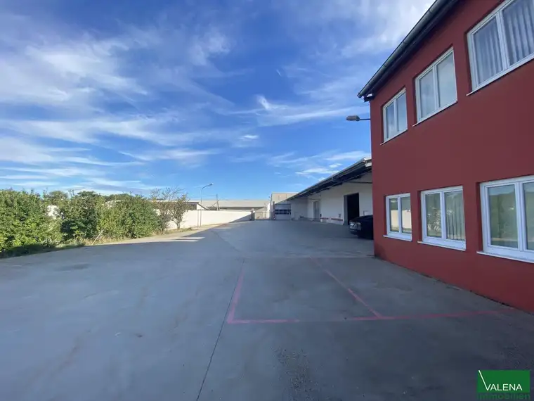 Lagerhalle &amp; Bürogebäude