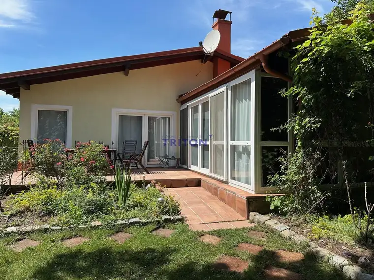 Ferienhaus mit Wintergarten und privatem Seezugang