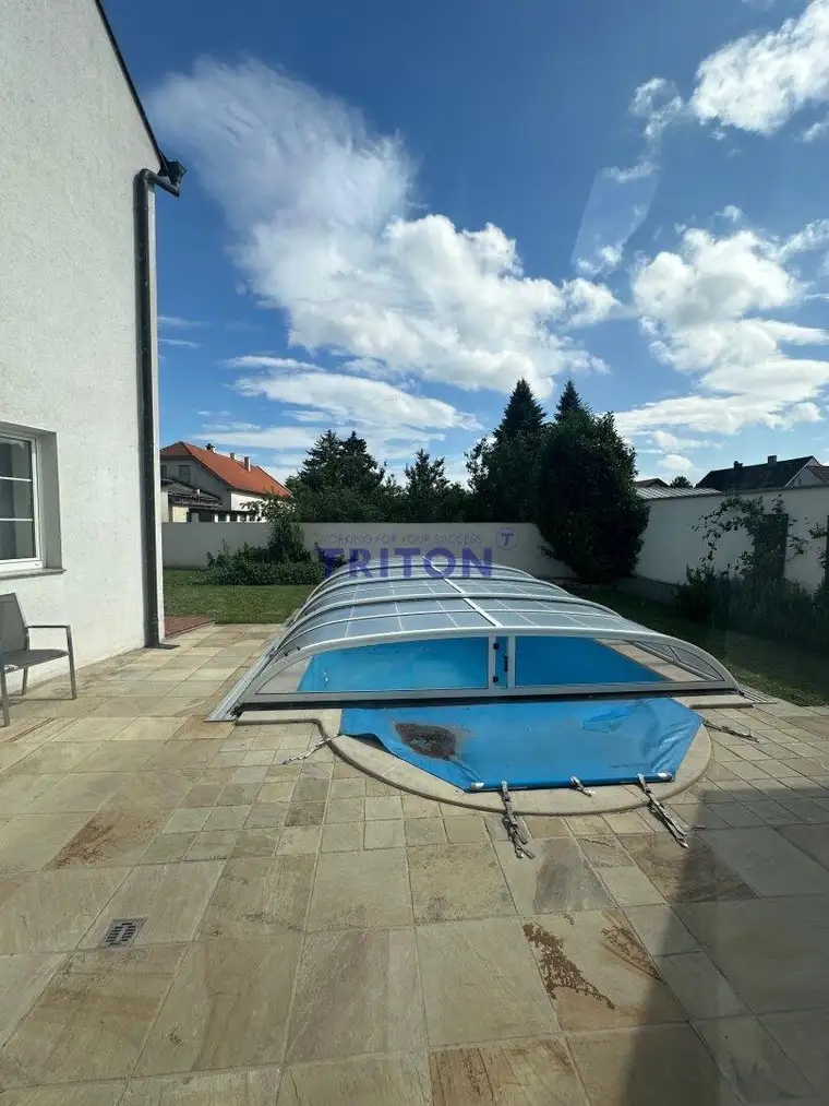 Exklusives Einfamilienhaus mit Pool-Oase – Stilvoller Wohntraum auf 591 m² Grund