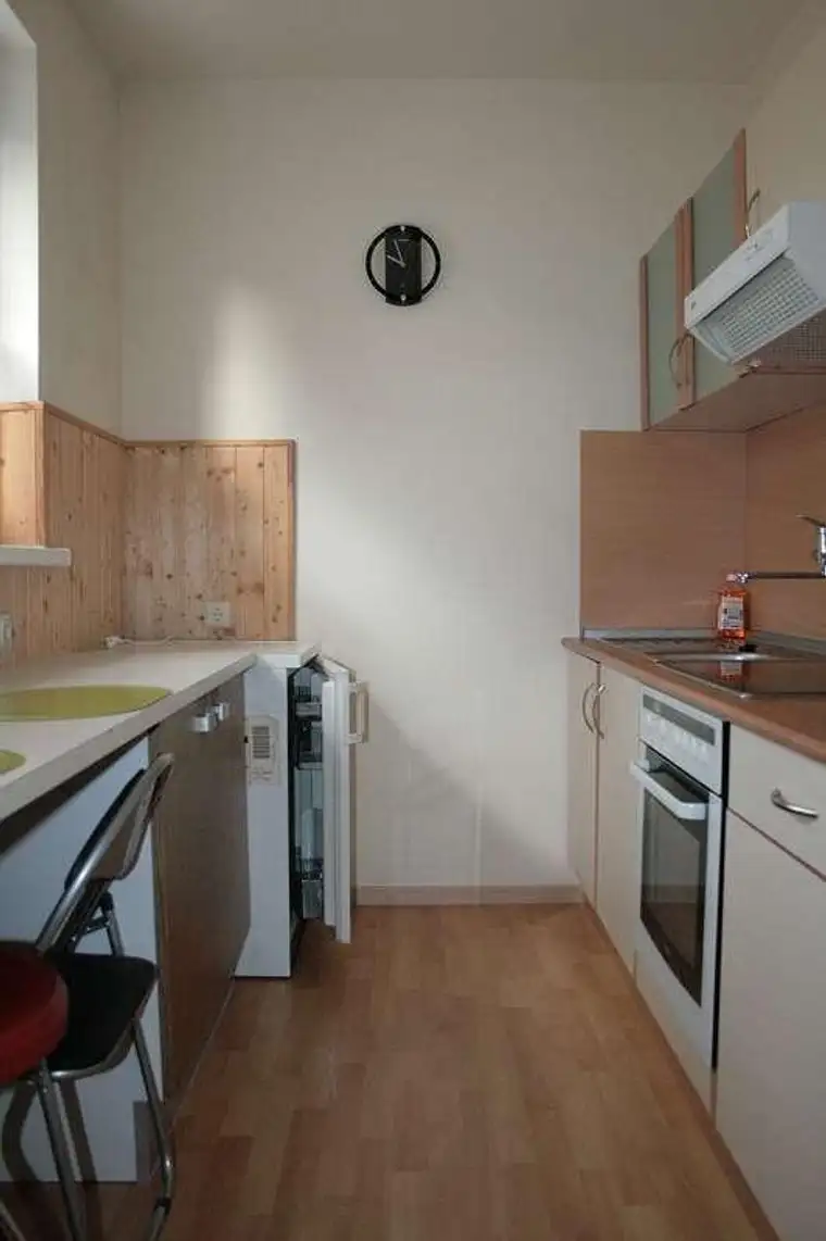 Preiswerte Wohnung mit Loggia und Parkplatz