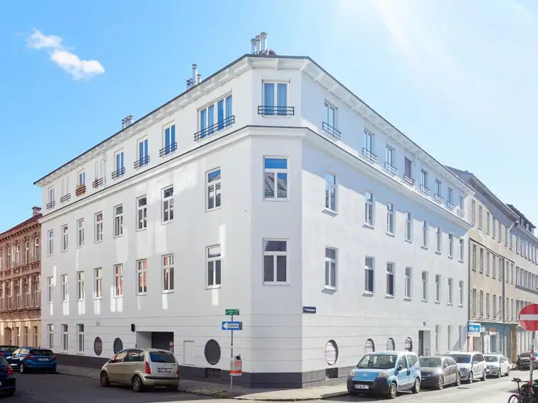 Charmante Eckwohnung im sanierten Altbau mit hervorragender Infrastruktur