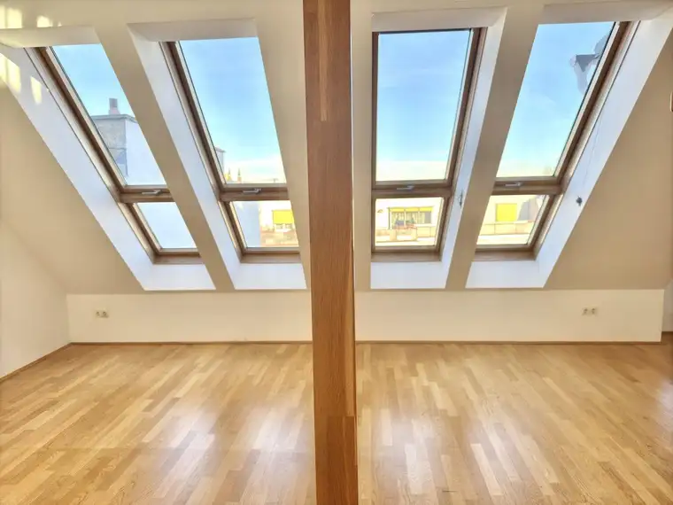 Moderne Dachgeschosswohnung mit Galerie &amp; Terrasse nahe Westbahnhof
