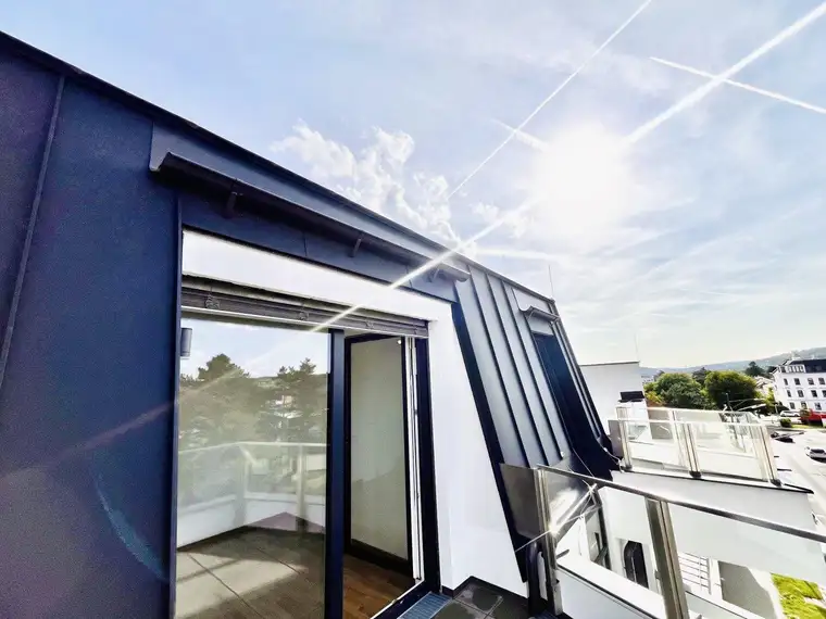 ERSTBEZUG: DG-Terrassentraum mit Fernblick (ideal auch für Anleger)