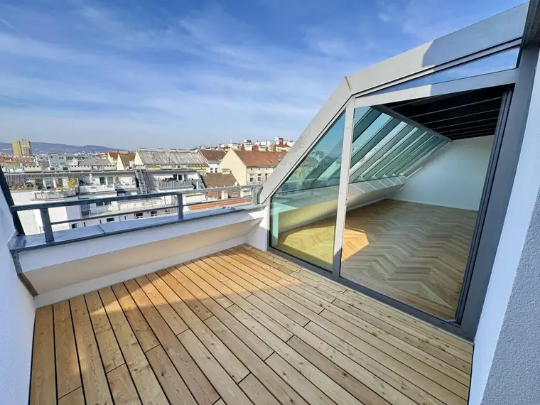 SOMMER-AKTION: -50 % PROVISION | Lichtdurchflutete DG-Maisonettewohnung mit Galerie und Blick über die Stadt - Nahe Mariahilfer Straße &amp; Westbahnhof