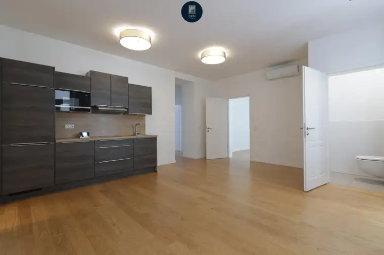 Wundervoll aufgeteilte 5-Zimmer Altbauwohnung in zentraler Lage!