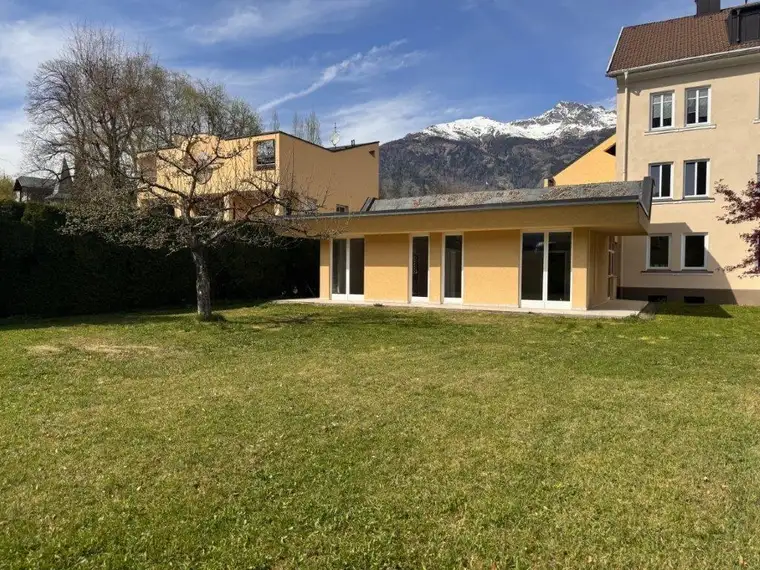 Praxis oder Büro mit großem Garten zu vermieten! Lienz in zentraler aber ruhiger Sonnenlage!