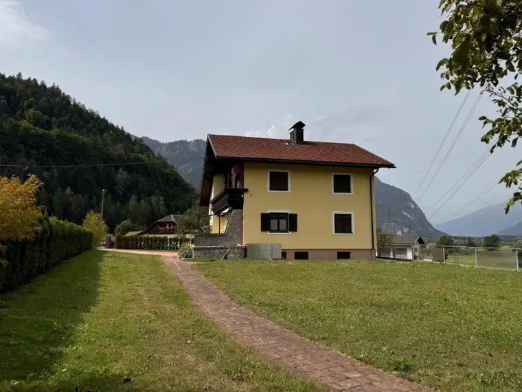 Großzügiges Wohnhaus mit großem Garten zu verkaufen! Zweitwohnsitz möglich!Oberkärnten - 20km von Lienz entfernt!