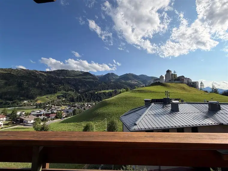 Wohnhaus mit 4 Wohnungen mit Blick auf Burg Heinfels zu verkaufen