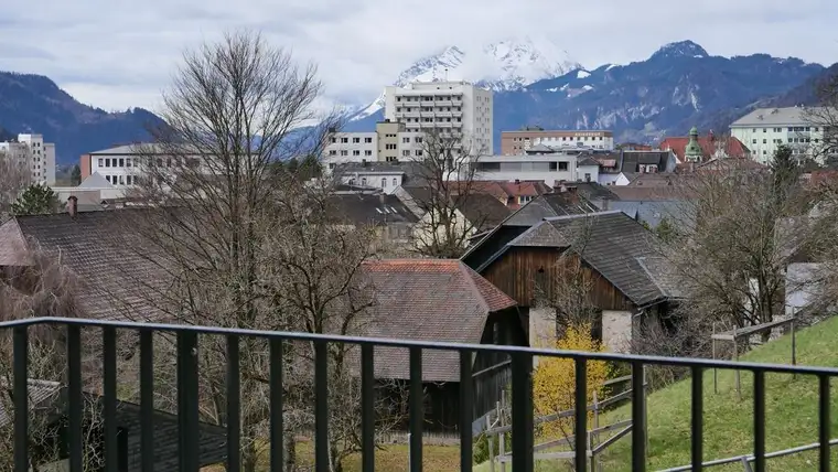 Neubau-Mietwohnung mit einzigartigen Ausblick ins Grüne, die Stadt und die umliegenden Berge