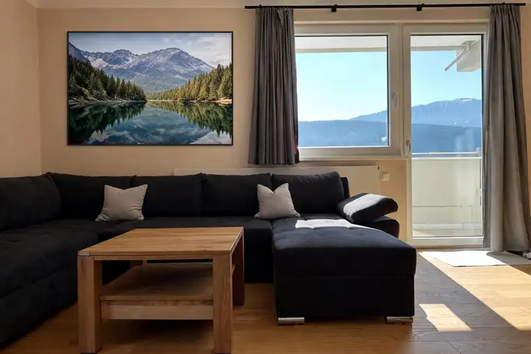 Hochwertig sanierte, barrierefreie Wohnung mit zwei Balkonen und traumhaftem Panoramablick!