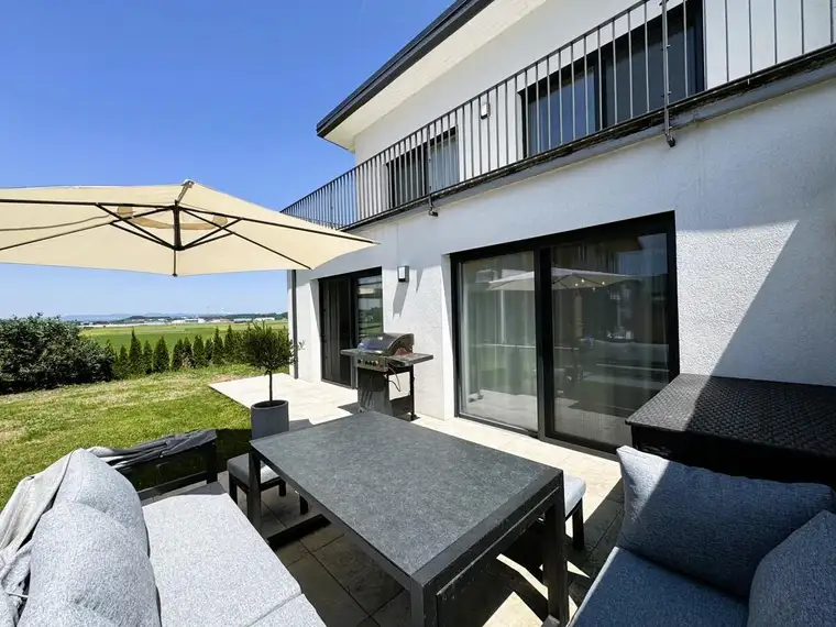 Modernes Reihenendhaus in Seenähe – Wohnen mit Lebensqualität am Attersee
