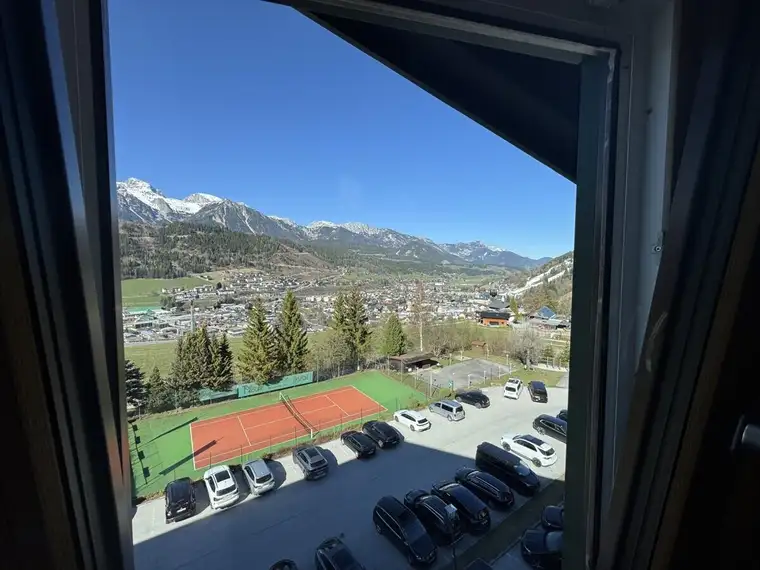 Dachgeschoss-Appartement mit Pool, traumhaftem Bergpanorama-Blick und Stellplatz