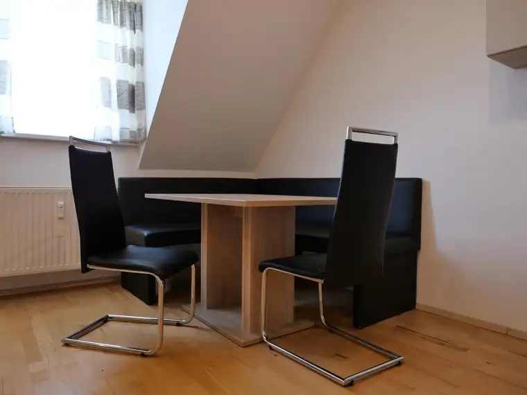 Helle Dachgeschoßwohnung mit Gartenanteil - Anlagewohnung!
