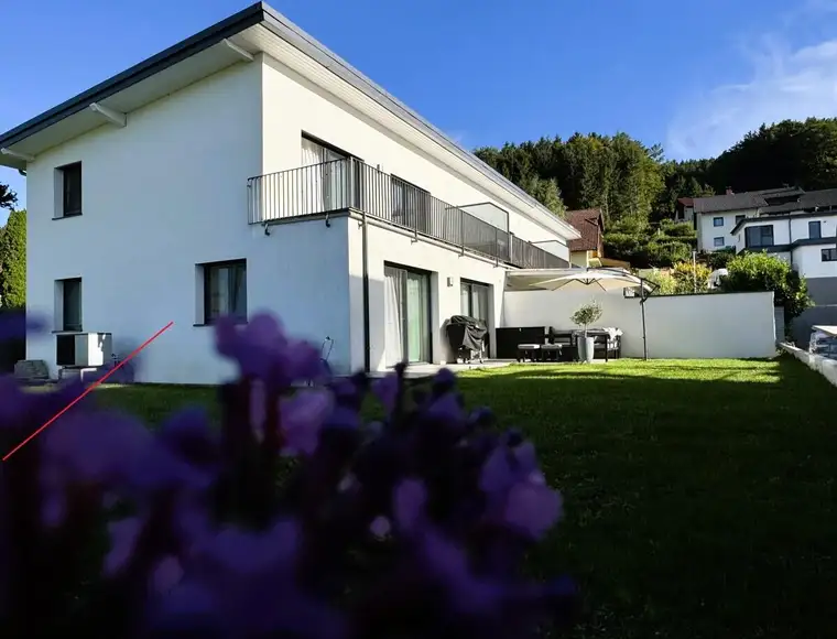 Großzügiger Garten, kurzer Weg zum See - Ihr Reihen-Endhaus zum Aufblühen!