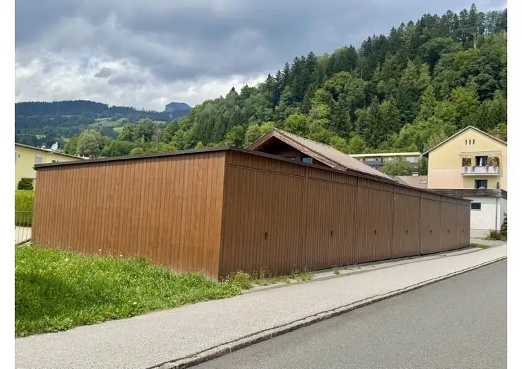 Attraktive Anlage: 9 Garagen, 6 Carports &amp; 3 Stellplätze gut Vermietet in Liezen.